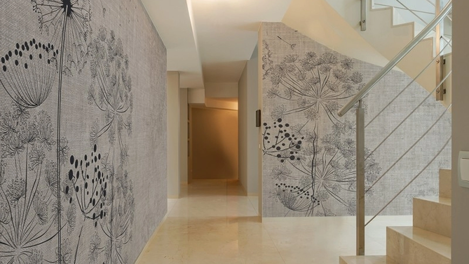 Carta da parati con fiori stilizzati Windflowers di Adriani e Rossi