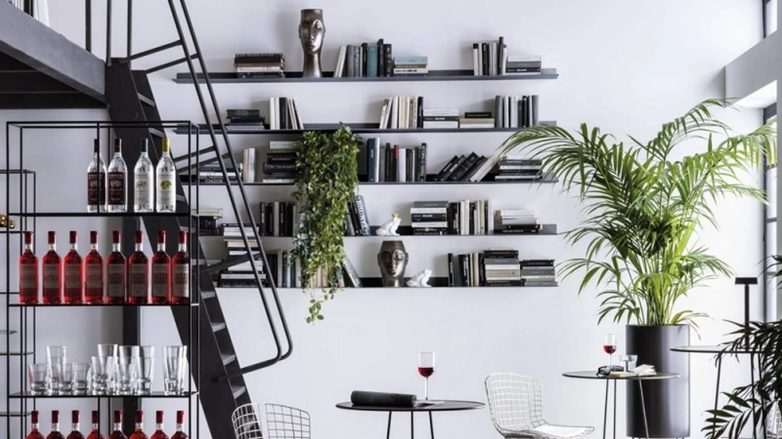 Tavolino in metallo con verniciatura epossidica Bistrò di Adriani e Rossi