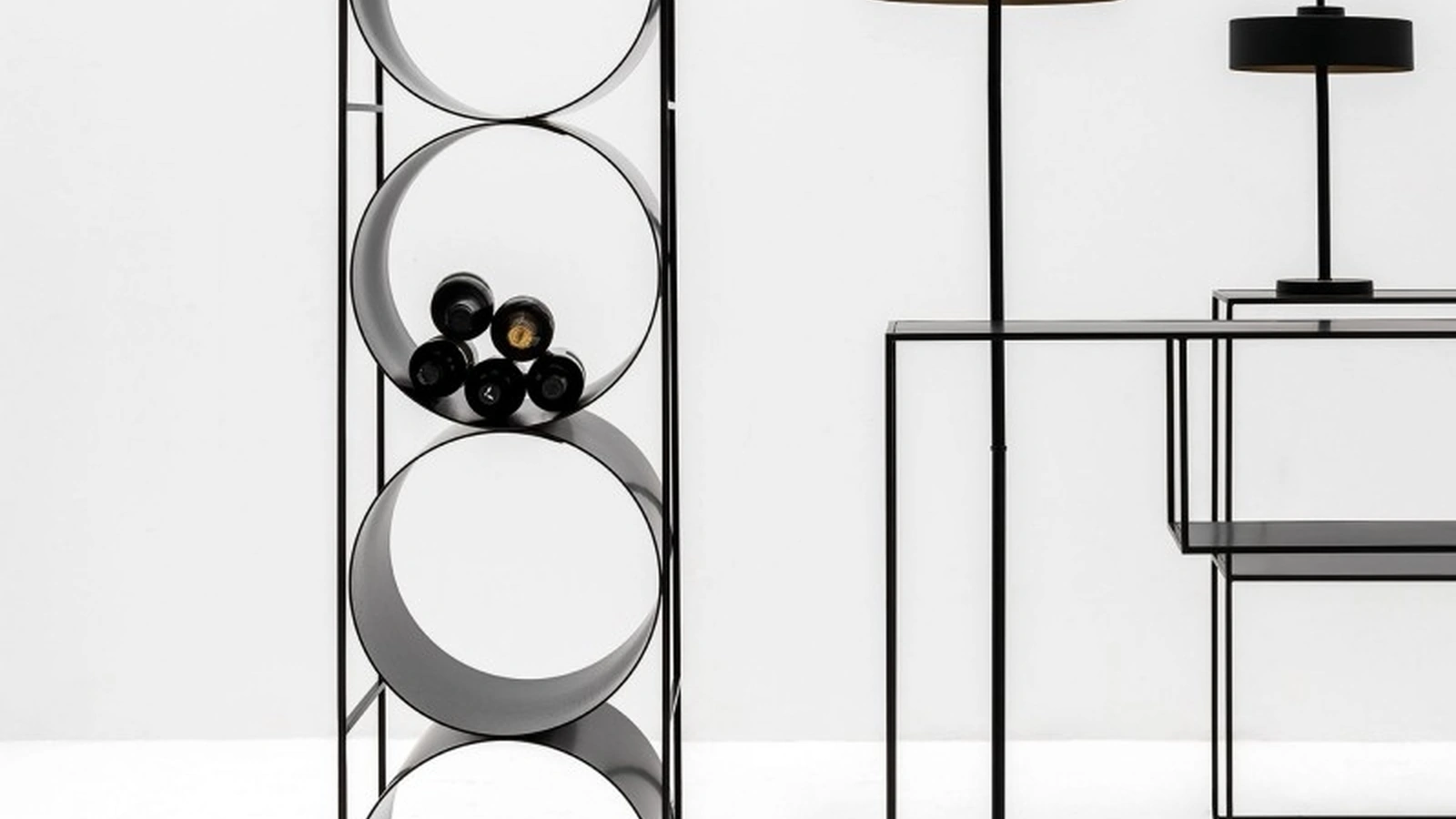 Contenitore di design in metallo color antracite Giotto Wine di Adriani e Rossi