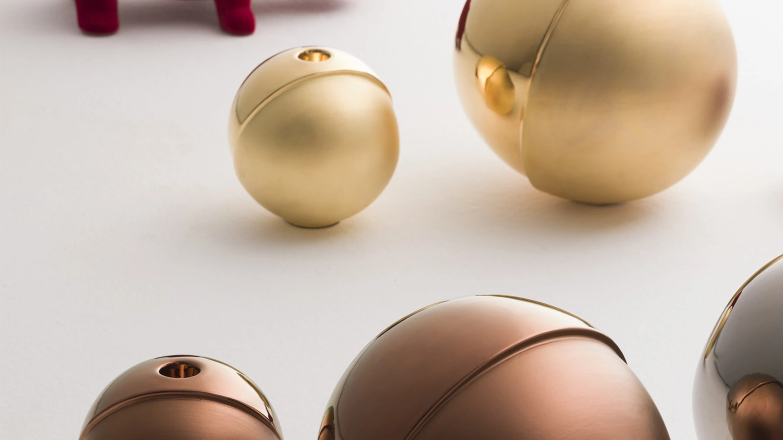 Portacandela Half Candle in ceramica placcata di Adriani e Rossi