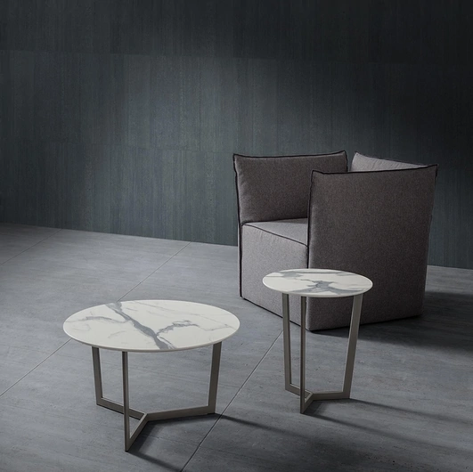 Tavolino rotondo Clio con top in HPL effetto marmo Bianco e base in metallo di La Primavera