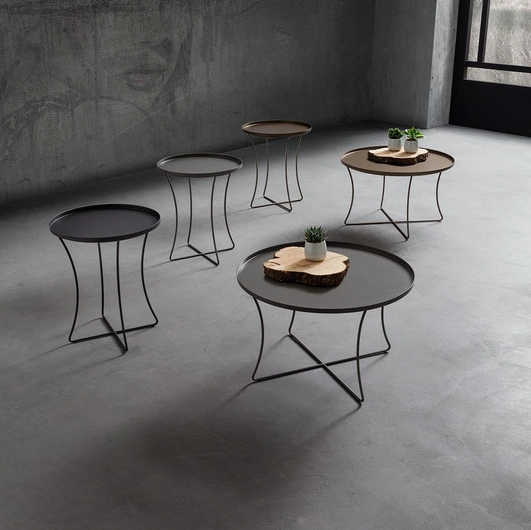 Tavolino rotondo in metallo verniciato Mia di La Primavera