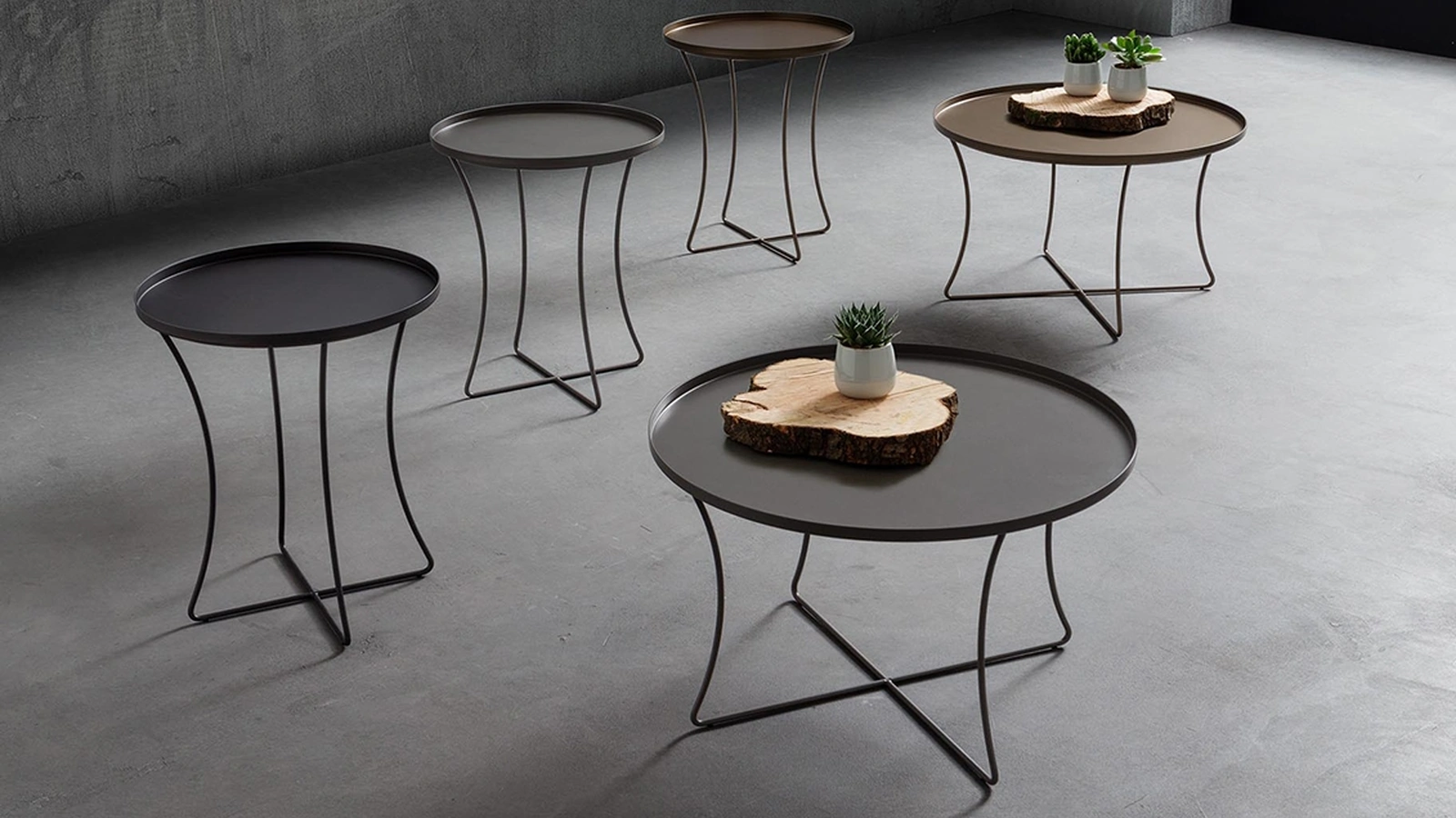 Tavolino rotondo in metallo verniciato Mia di La Primavera