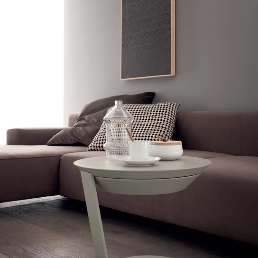 Tavolino rotondo Point in laccato opaco con gamba laterale di Presotto