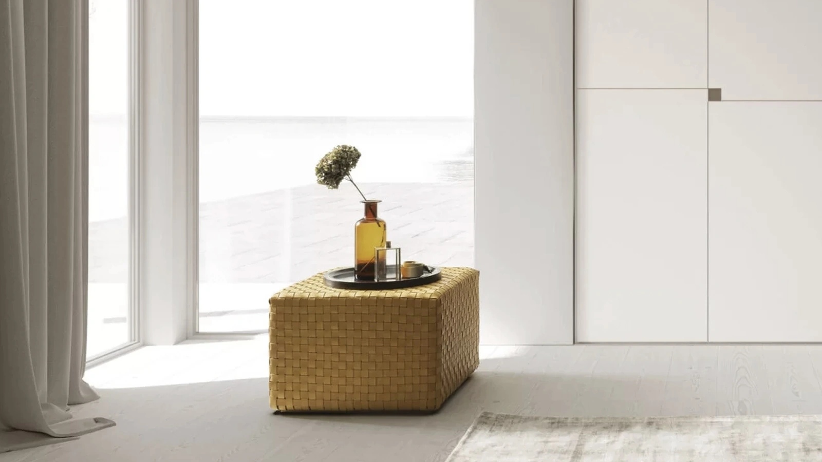 Pouf Dama in cuoio intrecciato a mano di Presotto