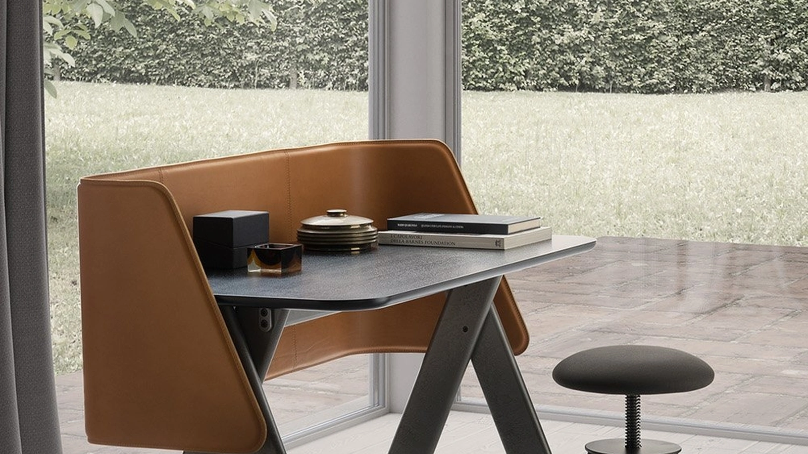 Scrittoio Squid in legno e cuoio con base in metallo di Presotto