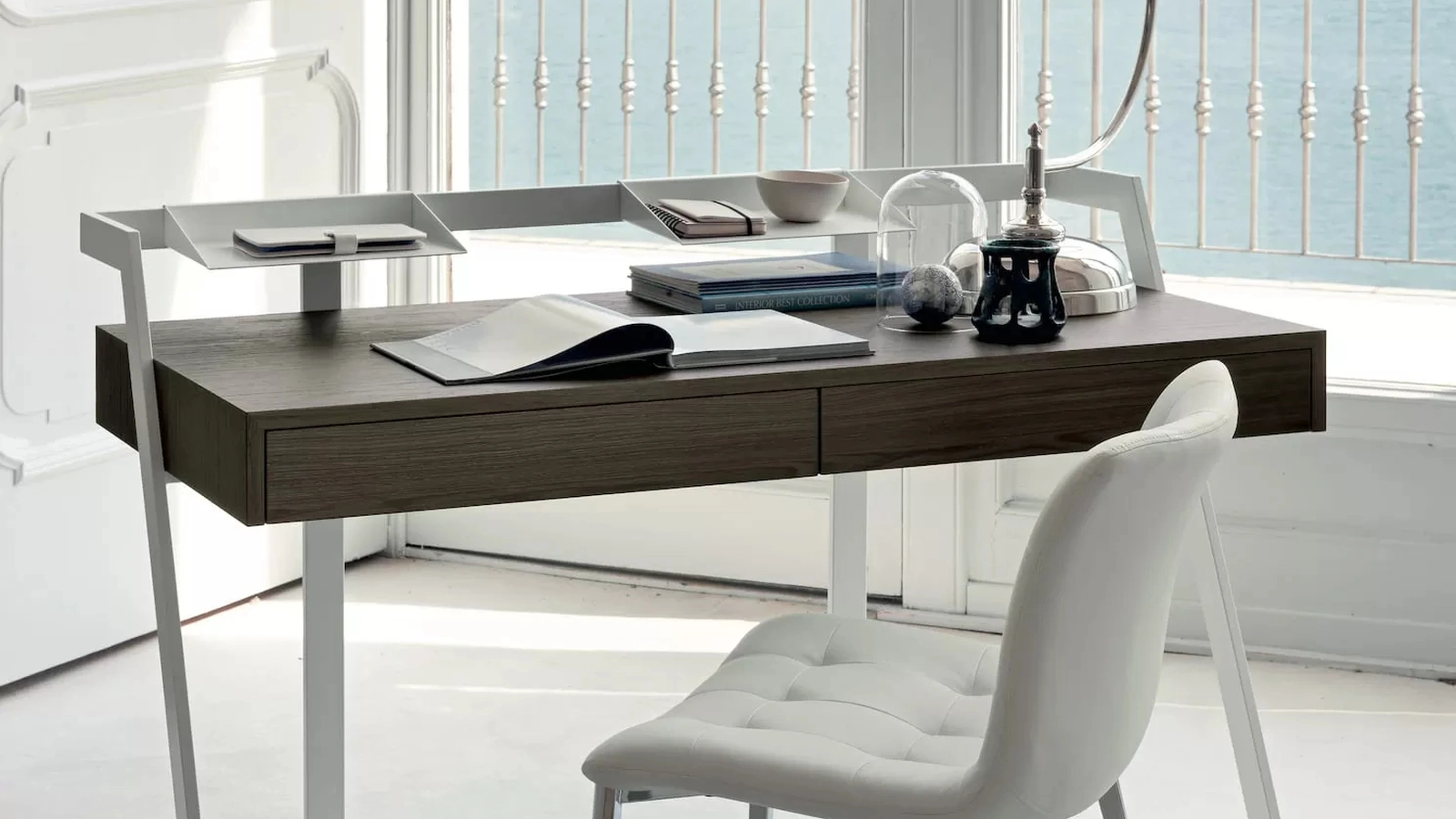 Scrittoio Zac in legno con struttura in acciaio laccato di Bontempi