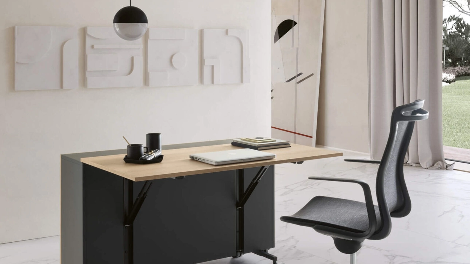 Scrittoio Scrivania Mobile compatto su ruote con top in legno e struttura in laccato opaco di Presotto