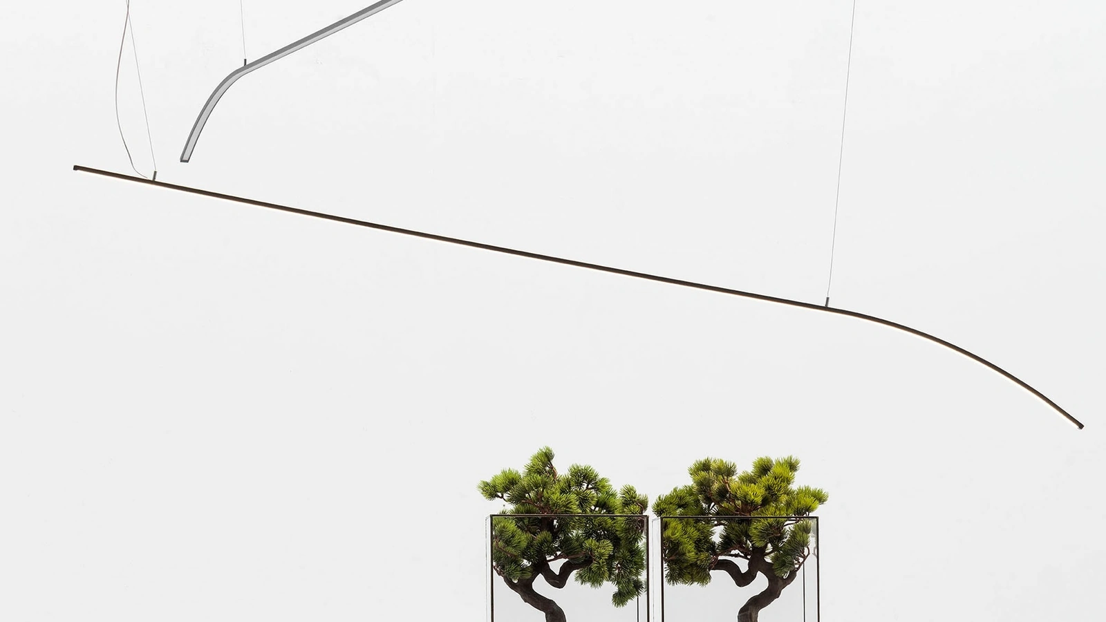 Lampada a sospensione nera in alluminio Curvy di Adriani e Rossi