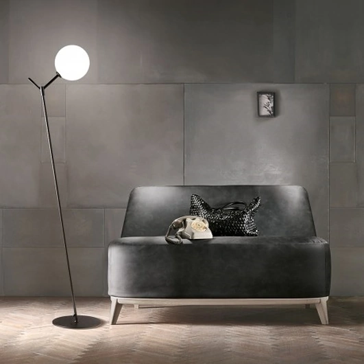 Lampada da terra in metallo con sfera bianca Gioconda Floor di Adriani e Rossi