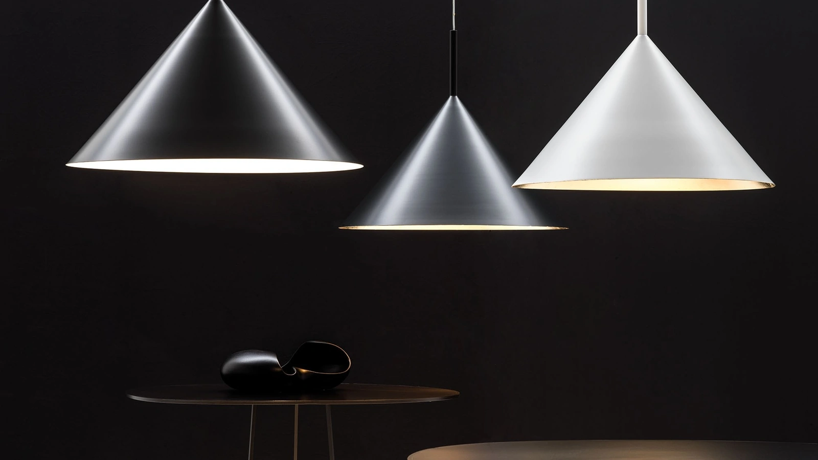 Lampada conica a sospensione in metallo Icon di Adriani e Rossi