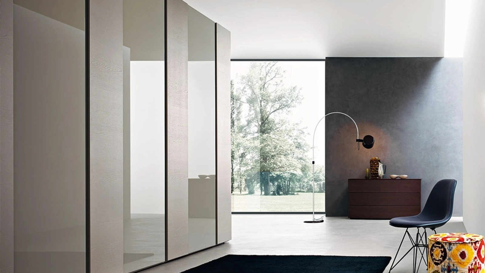 Armadio con ante battenti SP 35 in laccato lucido e opaco di Sangiacomo