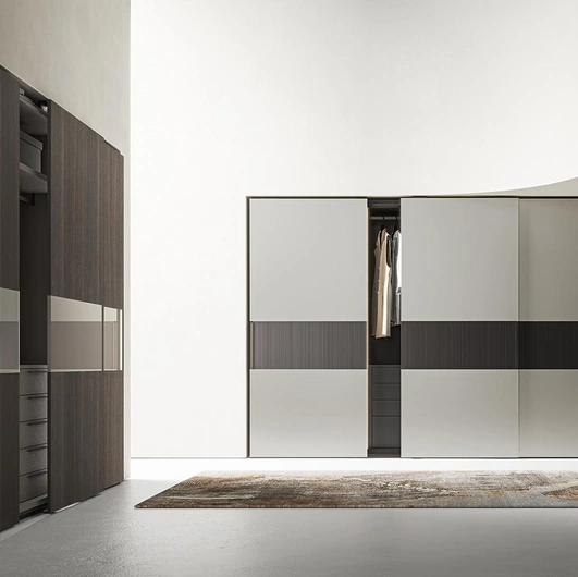Armadio con ante scorrevoli Clara in laccato opaco o nobilitato di Alf Da Frè