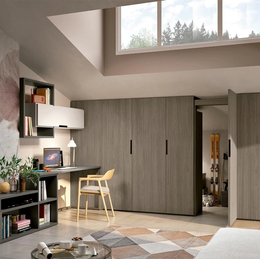 Armadio con ante battenti scalare per mansarda Composizione 16 di Ferrimobili