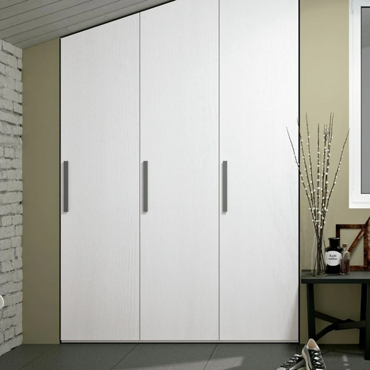 Armadio ripostiglio con ante battenti Composizione 33 di Ferrimobili