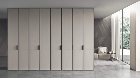 Armadio con ante battenti rivestite in pelle Naos di Presotto