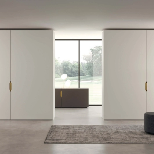 Armadio con ante complanari Tau di Presotto