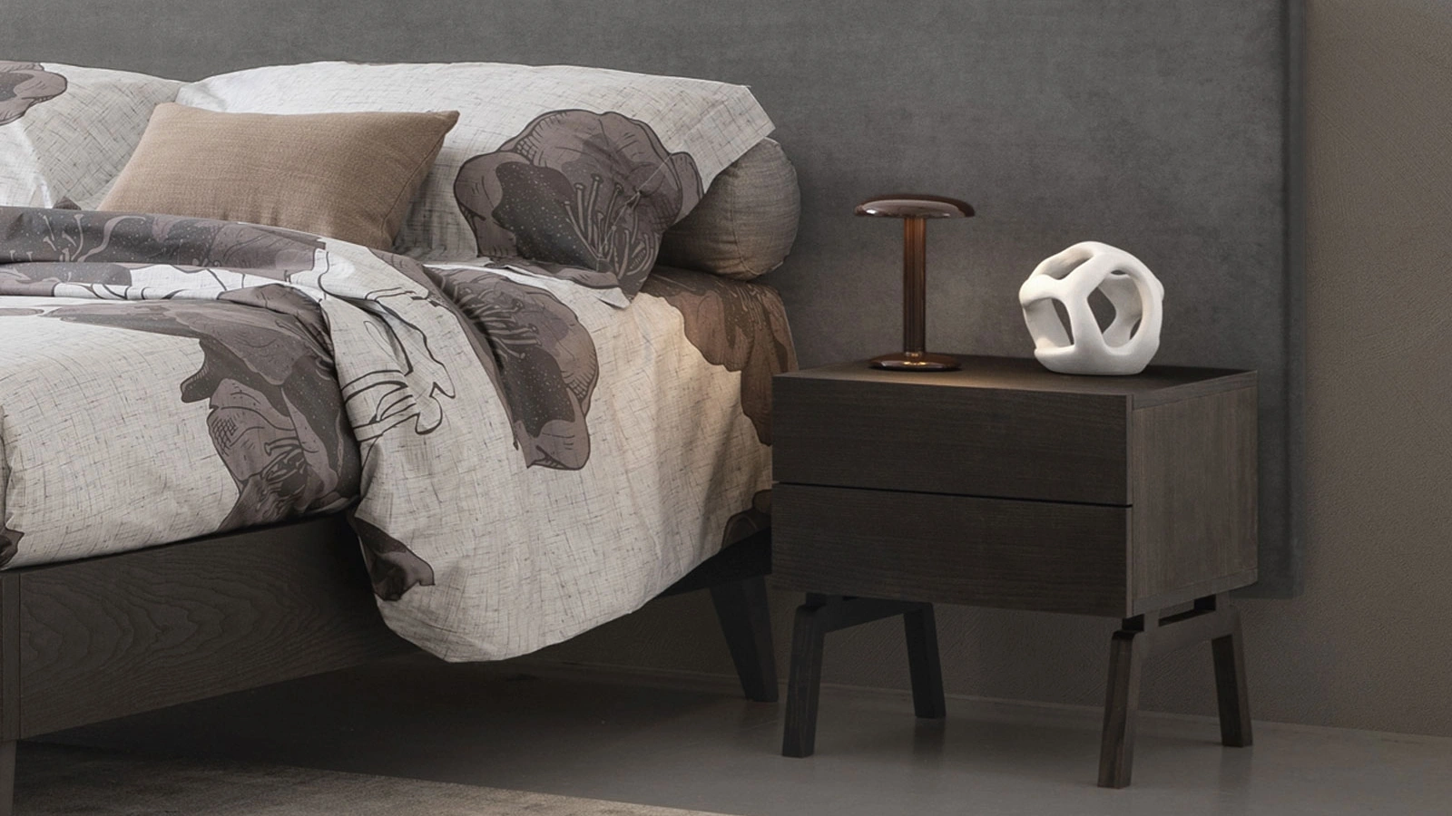 Comodino Stock in frassino con gambe in massello di Oggioni