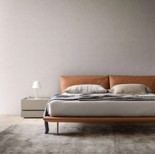 Letto Cali in pelle con testiera di Presotto