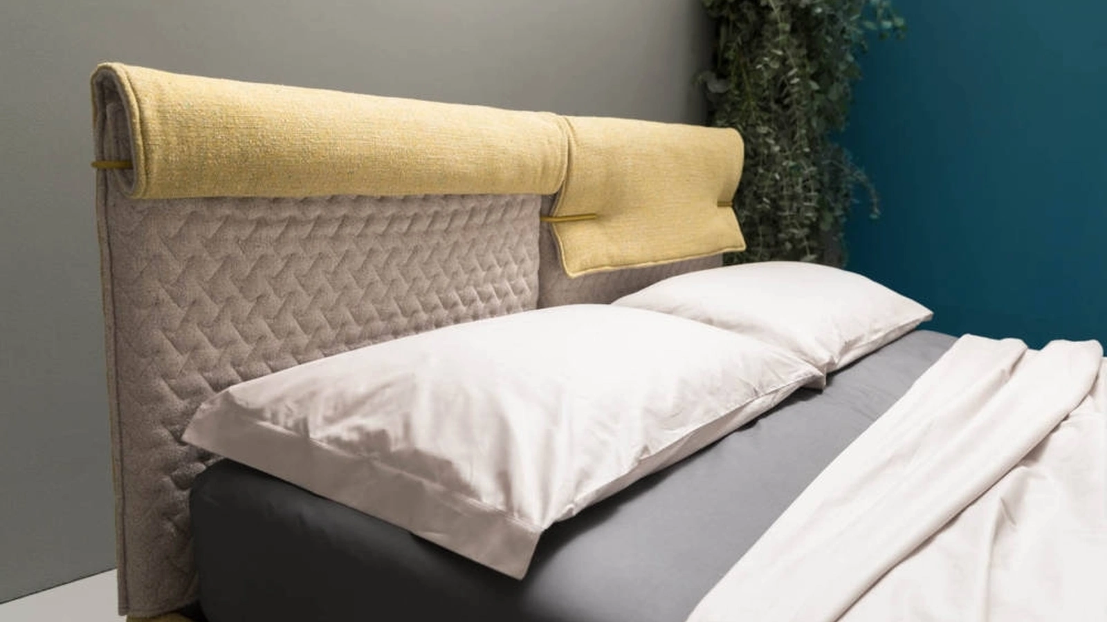 Letto imbottito con testiera reversibile Clip di Bside