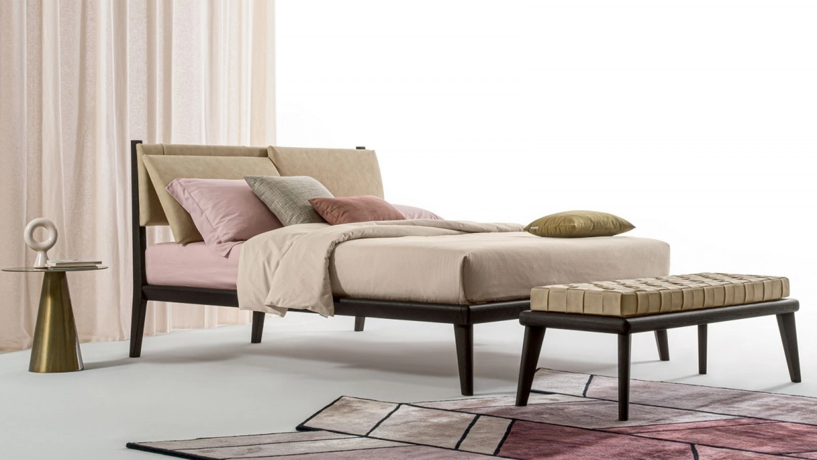 Letto con testiera in tessuto e struttura in legno Orimento Slim di Oggioni