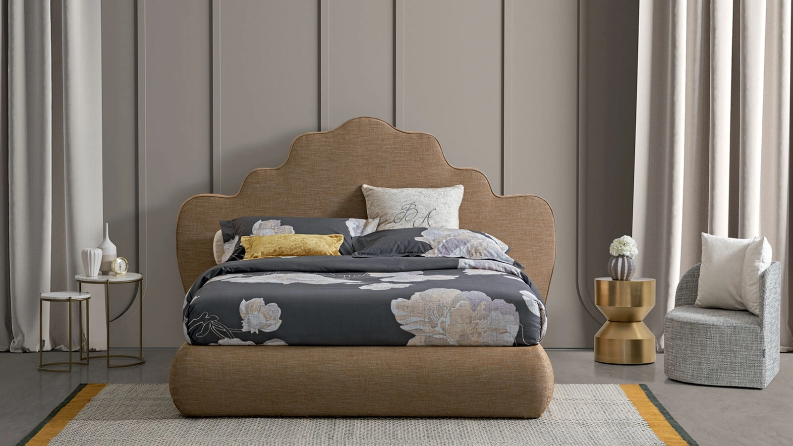Letto Opera Giglio in tessuto con testiera dallo stile regale di Oggioni