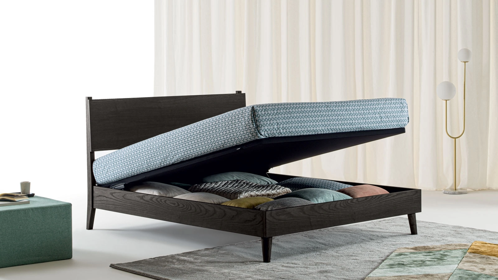 Letto in legno con testiera e contenitore Orimento di Oggioni