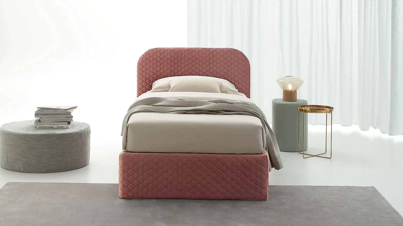 Letto Singolo in tessuto trapuntato con testiera arrotondata ai lati Golf 602A di Oggioni