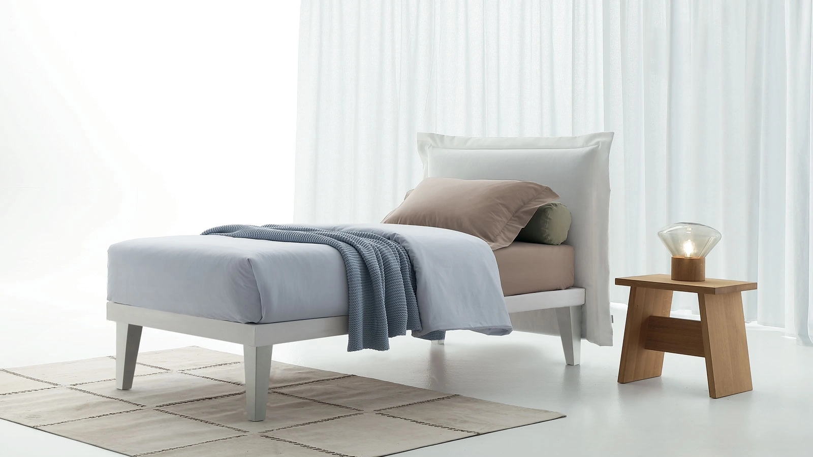 Letto singolo con testiera in tessuto imbottito Uno di Oggioni