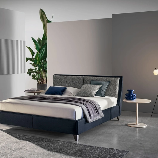 Letto con testiera in pelle e tessuto Attico di Twils