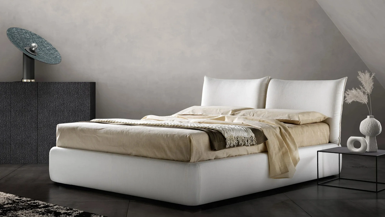 Letto in tessuto imbottito con testiera e box contenitore Zen di Bside