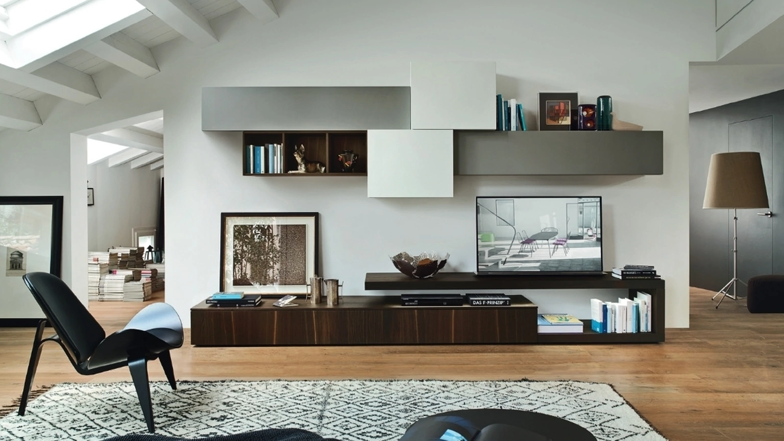 Parete Attrezzata Lampo L6C20 in impiallacciato Rovere termotrattato e laccato opaco di Sangiacomo