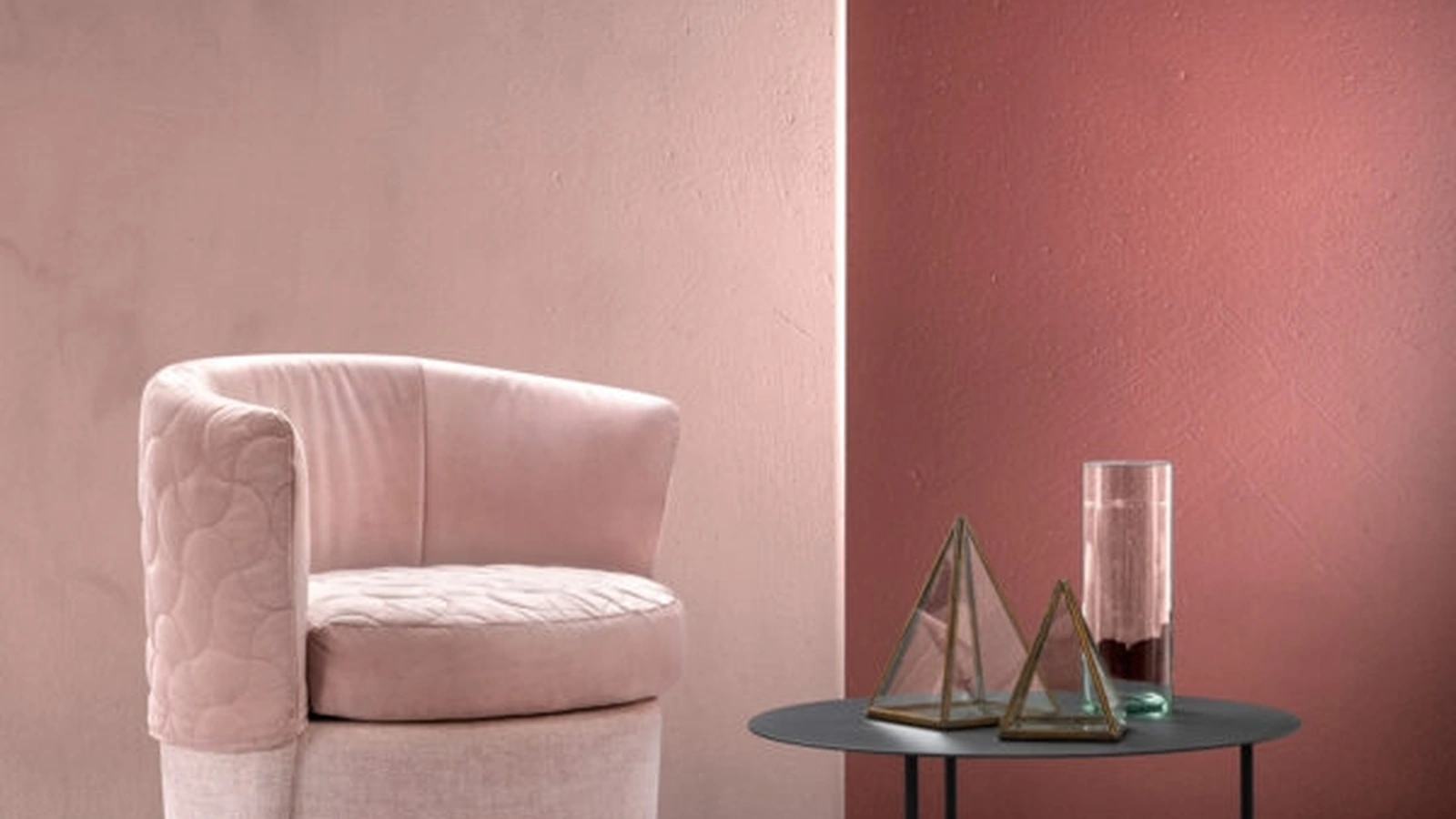 Poltroncina in tessuto trapuntato Peggy di Samoa