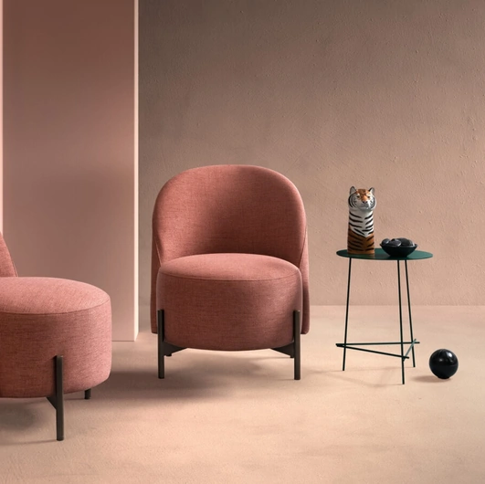 Poltroncina in tessuto Ebe di Samoa