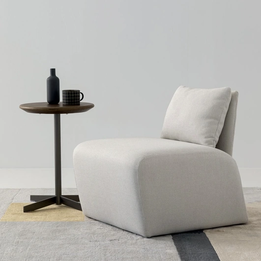 Poltroncina in tessuto imbottito Lady B di Oggioni