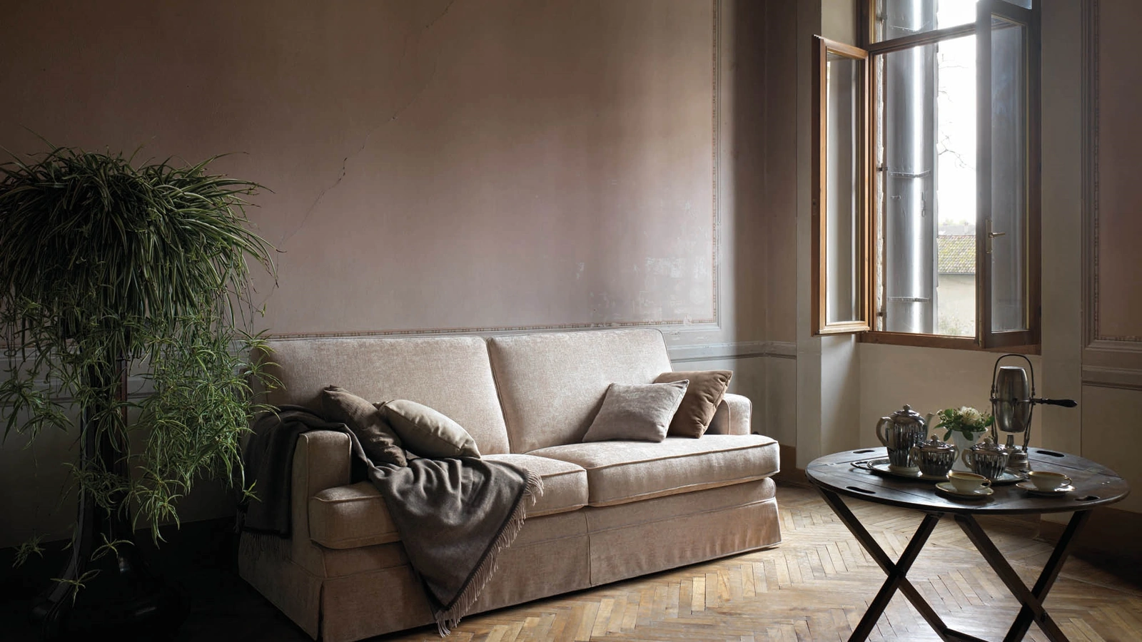 Divano lineare in tessuto Petra di Samoa