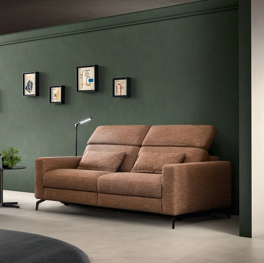 Divano Relax lineare in tessuto Space Speed di Samoa