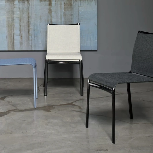 Sedia Net con struttura in acciaio rivestita in Texplast di Bontempi