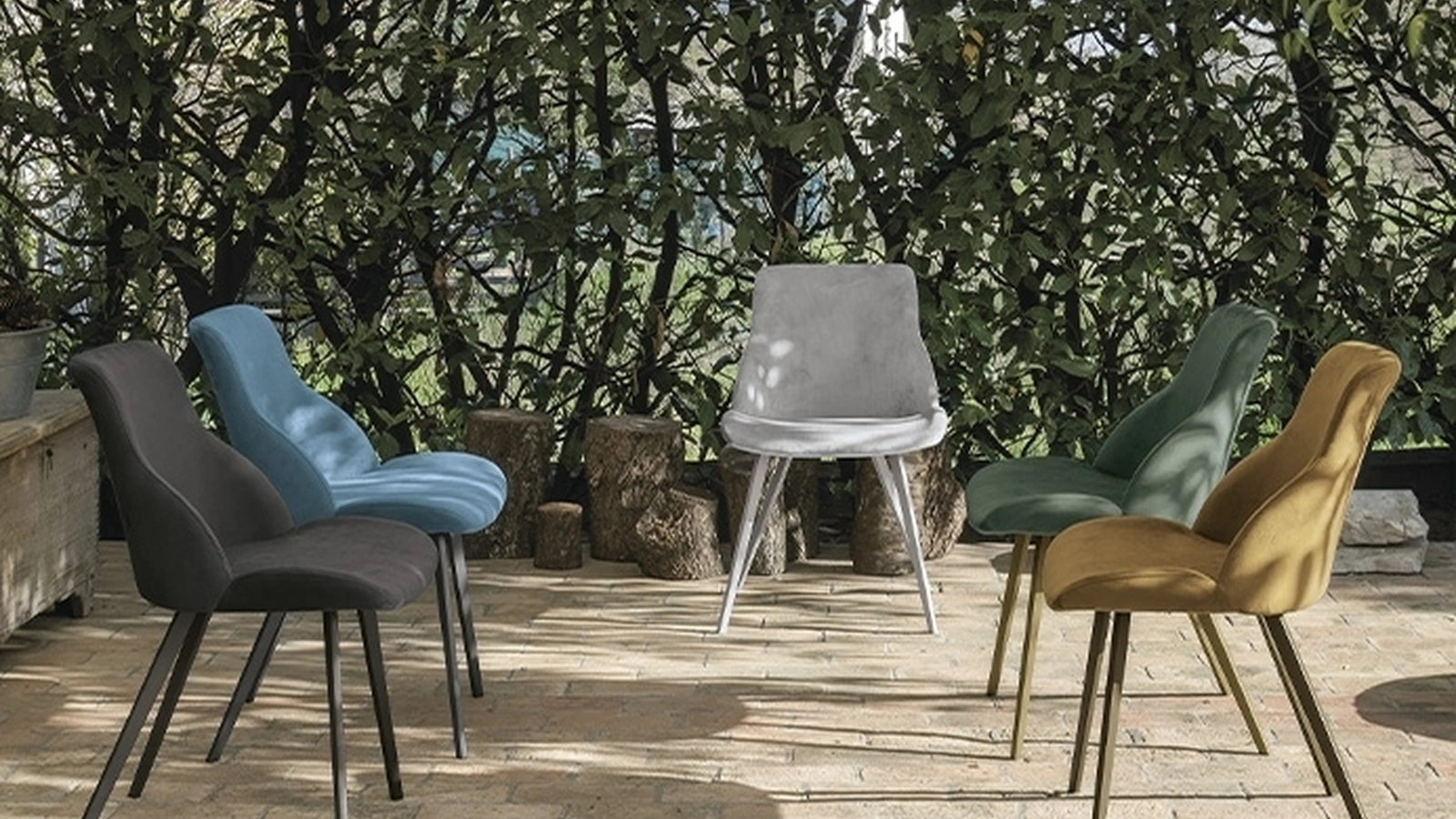 Sedia Brasilia con struttura in metallo e seduta in morbida microfibra effetto velluto di Target Point