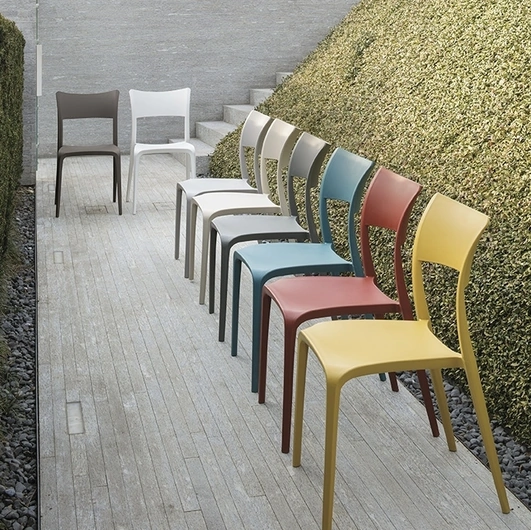 Sedia impilabile Cordoba in polipropilene di Target Point