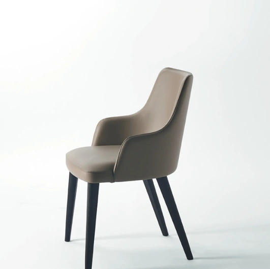 Sedia Eva in pelle con Braccioli di Sangiacomo