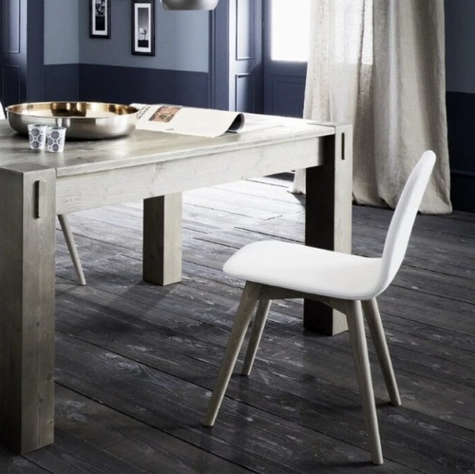 Sedia Maya in ecopelle con struttura in Frassino di Alta Corte