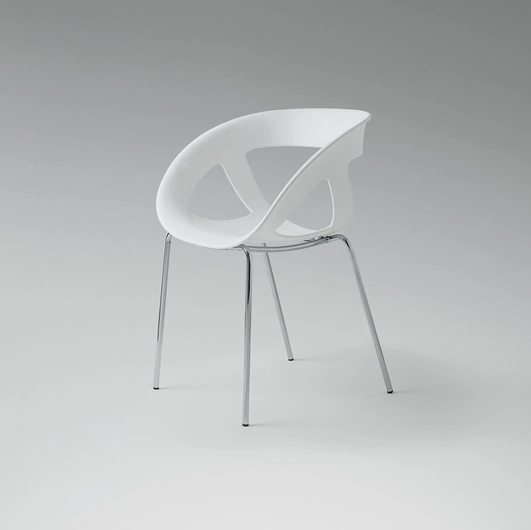 Sedia Moema in tecnopolimero con gambe in metallo cromato di La Primavera