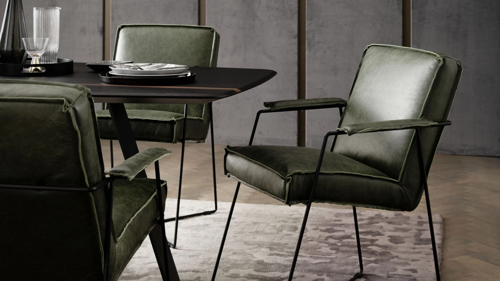 Sedia Ottavia rivestita in cuoio con struttura in ferro di Alta Corte