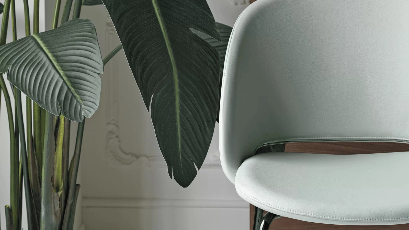 Sgabello Polo Rivestito in ecopelle con struttura in acciaio laccato di Bontempi