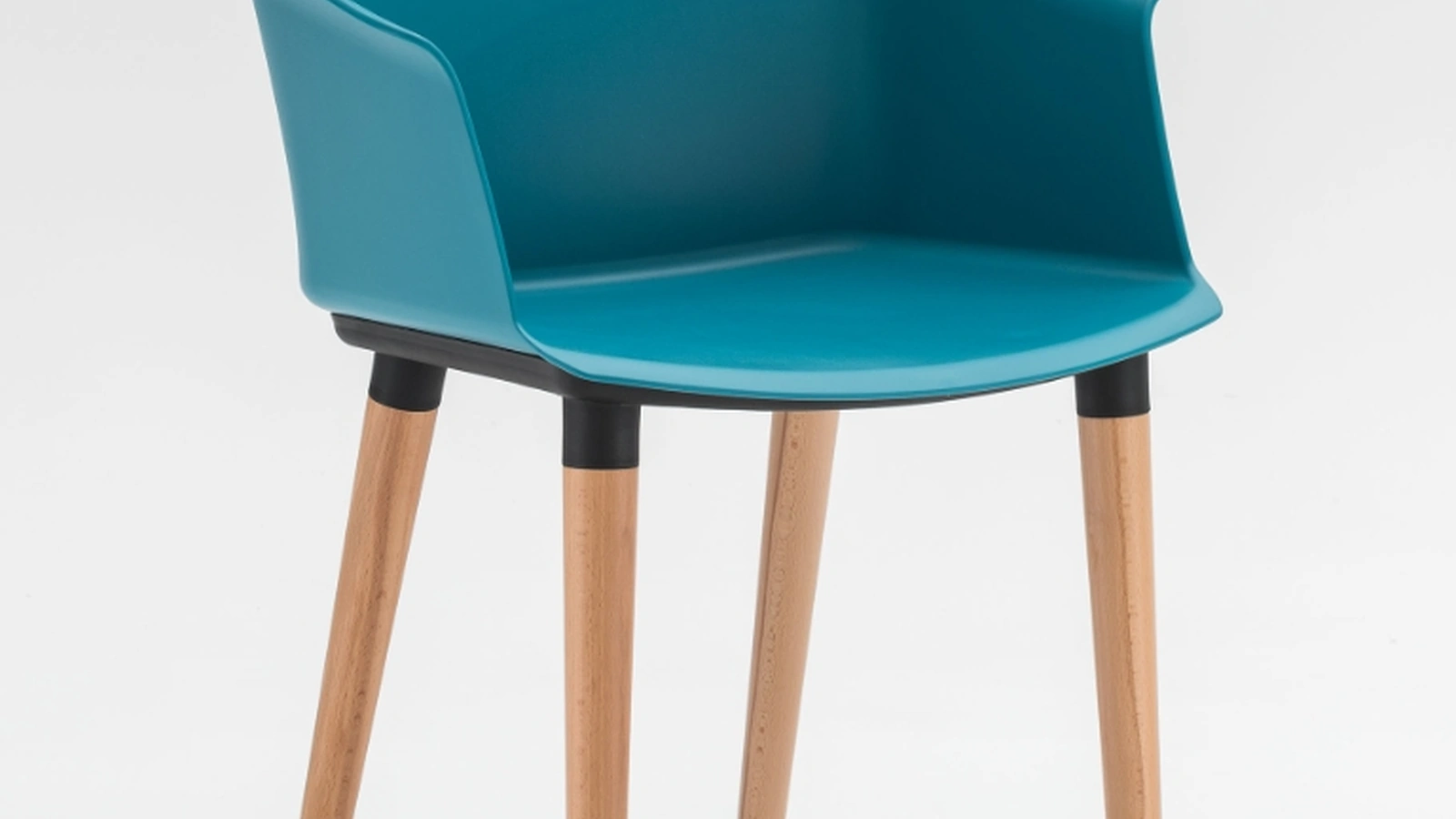 Sedia in polipropilene con gambe in legno Praga di La Primavera