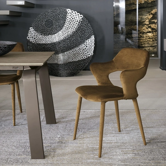 Sedia Seattle interamente rivestita in morbida microfibra effetto velluto di Target Point