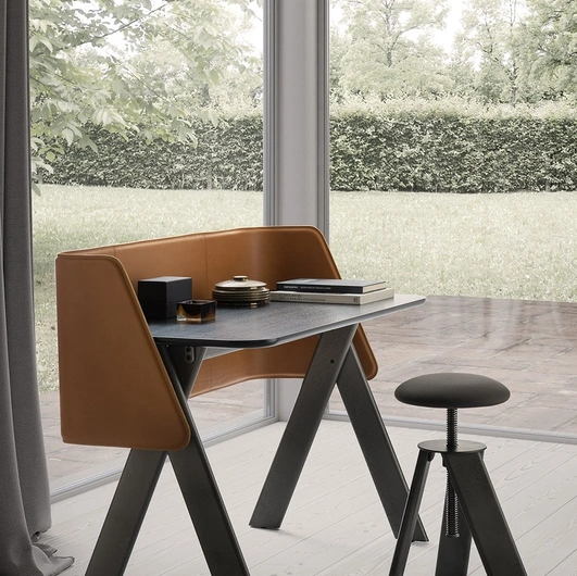 Sgabello regolabile in altezza con seduta in tessuto imbottito Squid di Presotto