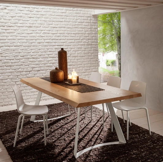 Tavolo con piano in legno e struttura in metallo Bruno di La Primavera