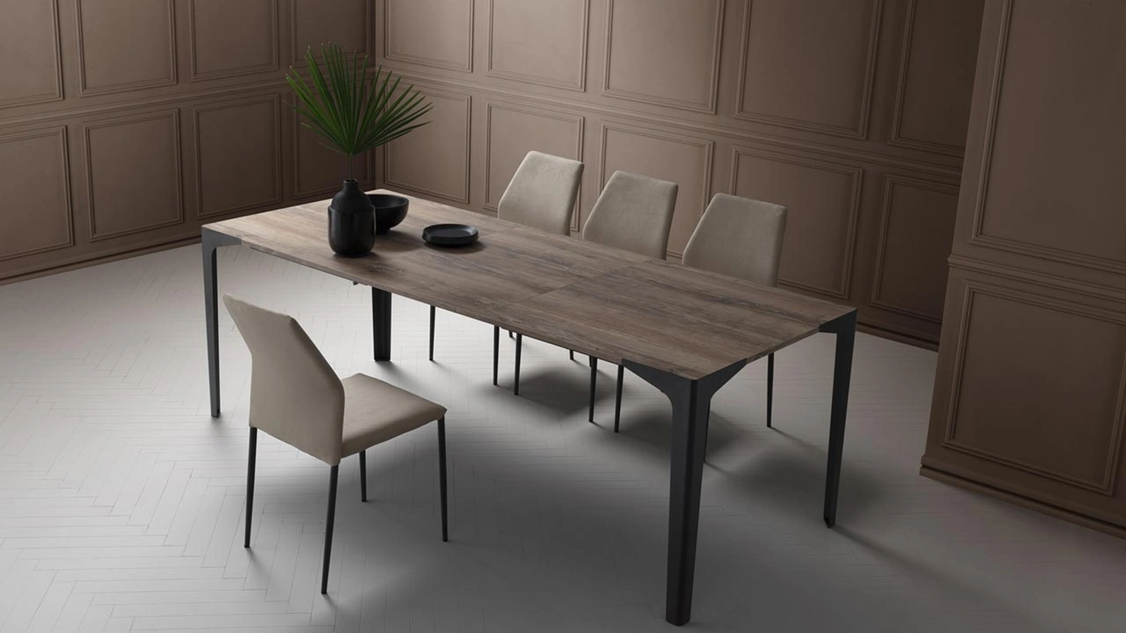 Tavolo allungabile Ettore con top in HPL e gambe in metallo di La Primavera